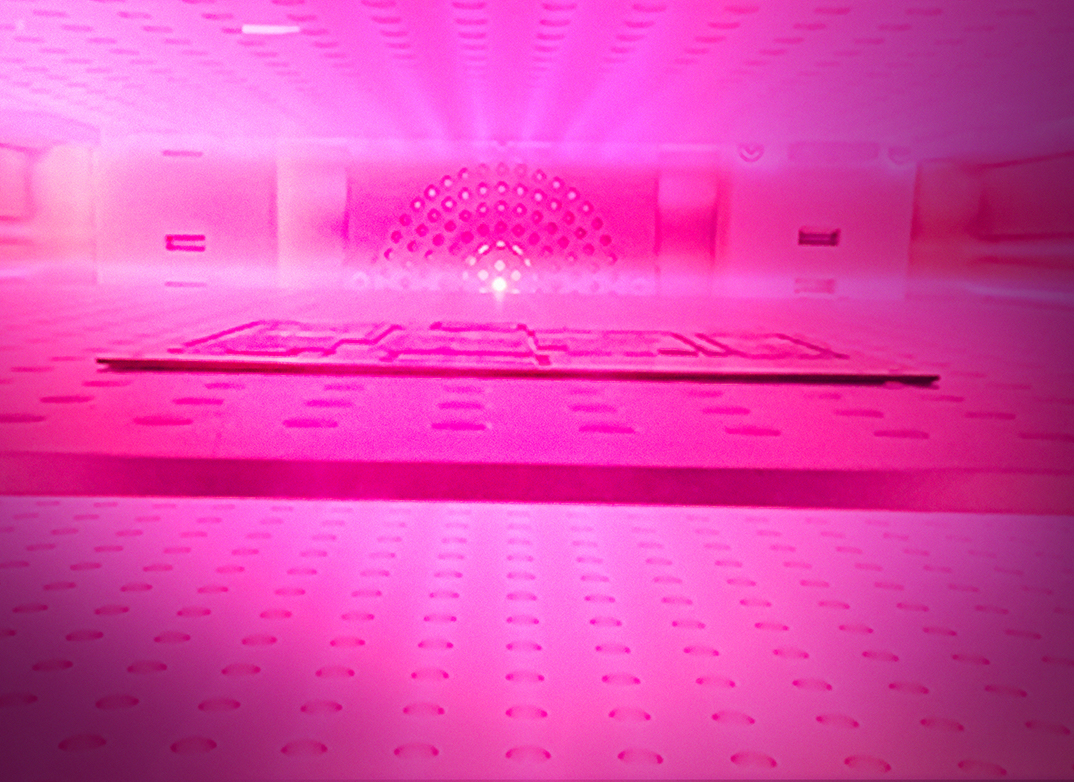 等離子預(yù)處理實(shí)現(xiàn)鋰電池材料表面能改性與污染物清除雙效提升